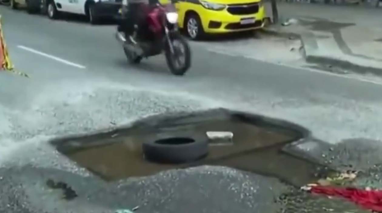 Reportagem Sobre Buraco Na Rua é Interrompida Por Alguém Que Queria ...